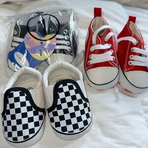 Baby Shoe Bundle size 1 Converse & Vans